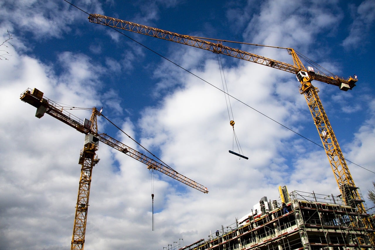 Comment dénoncer une personne qui fait des travaux sans permis de construire ? LaMaison.info