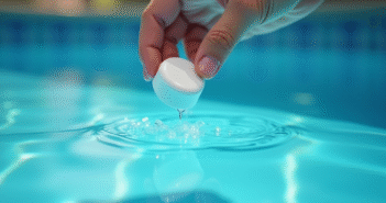 Piscine : Quand et comment utiliser une pastille de chlore ?